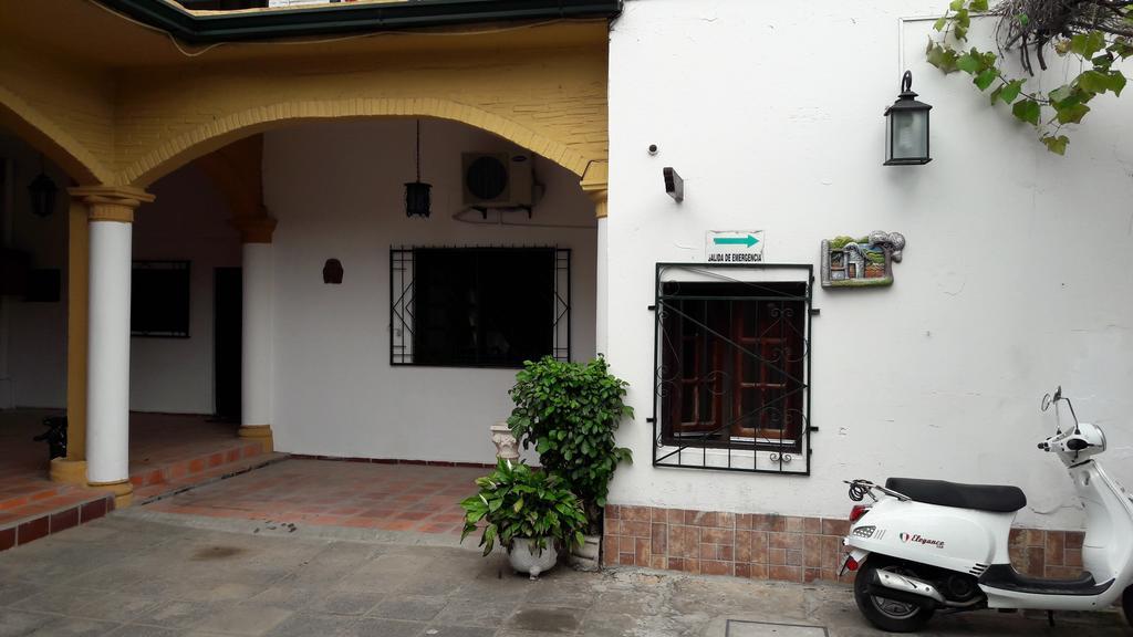 Residencia Leones De Castilla Asuncion Exterior foto